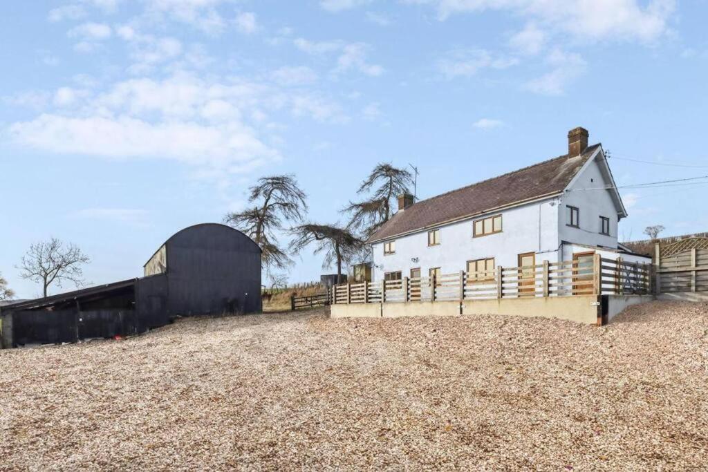 Upper Caerfaelog Farmhouse Llanbister Exterior photo